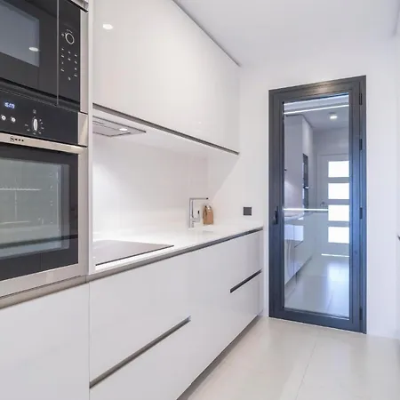 Beautiful In With 2 Bedrooms, Wifi And Outdoor Swimming Pool Apartmán