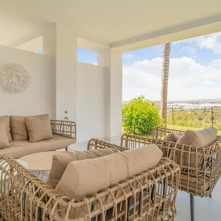 Beautiful In With 2 Bedrooms, Wifi And Outdoor Swimming Pool Estepona