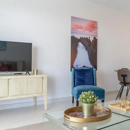 Apartmán Beautiful In With 2 Bedrooms, Wifi And Outdoor Swimming Pool Estepona